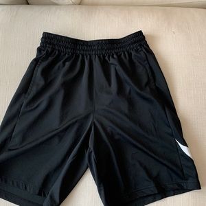 Men’s Nike basketball shorts. Size large